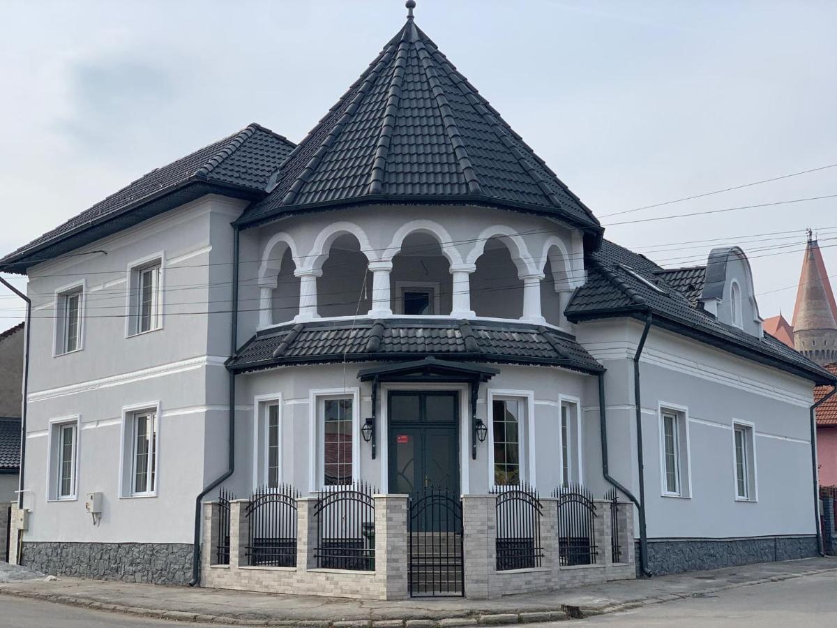 The Corner House Apartment Хунедоара Екстериор снимка