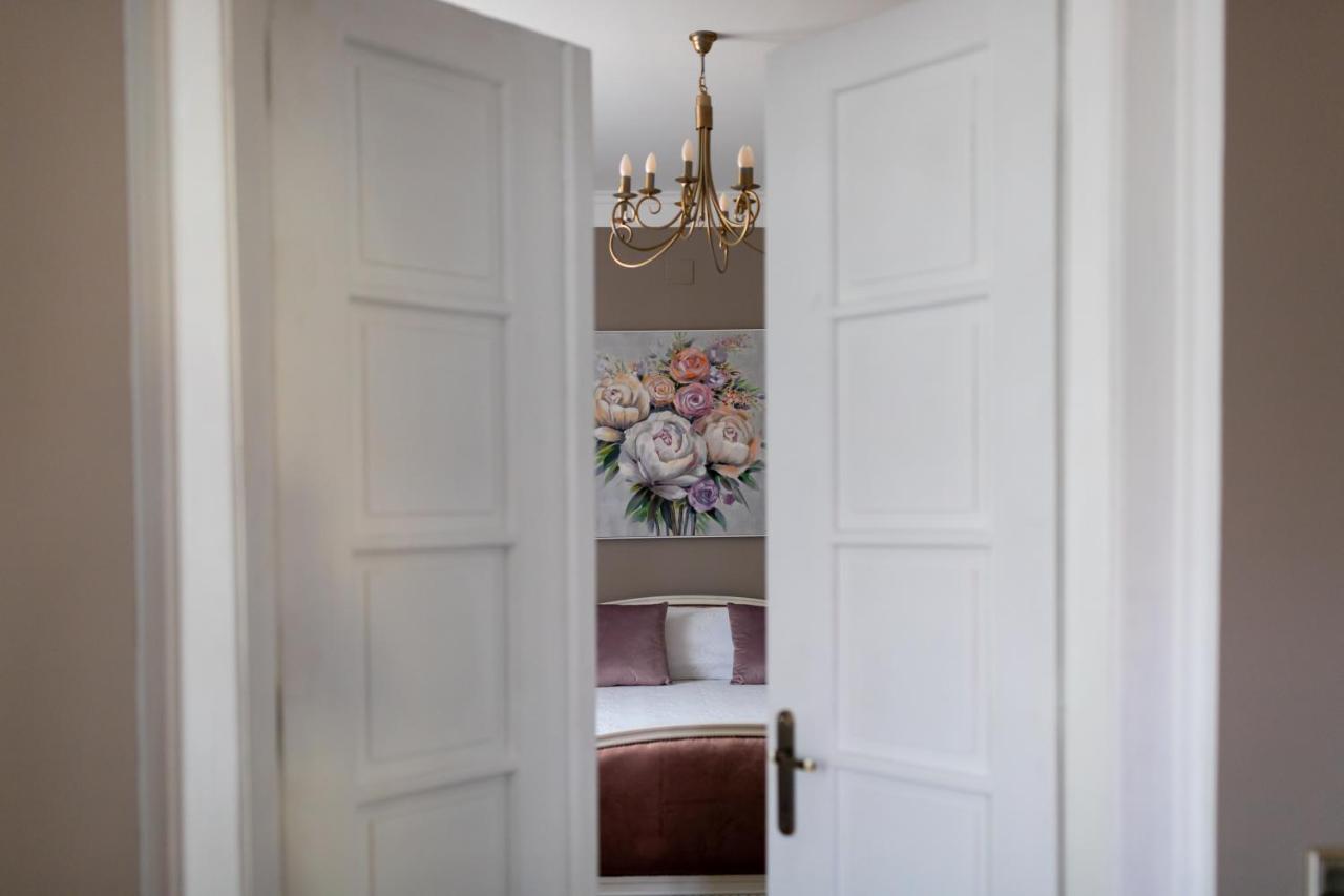 The Corner House Apartment Хунедоара Екстериор снимка